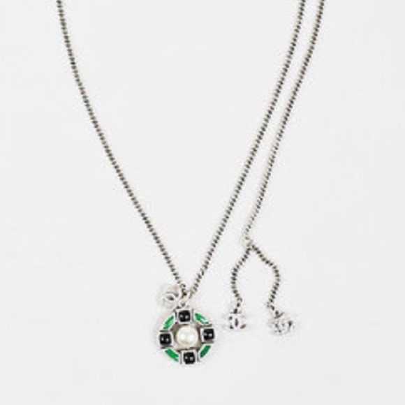 CHANEL ANTIQUE SILVER PEARL NECKLACE GREEN & BLACK ENAMEL 3 SIGNATURE HANGING CC - Picture 5 of 6